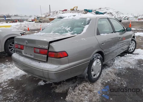 1997 Toyota Camry Le/Xle z USA, uszkodzony, nr VIN JT2BF22K7V0072699